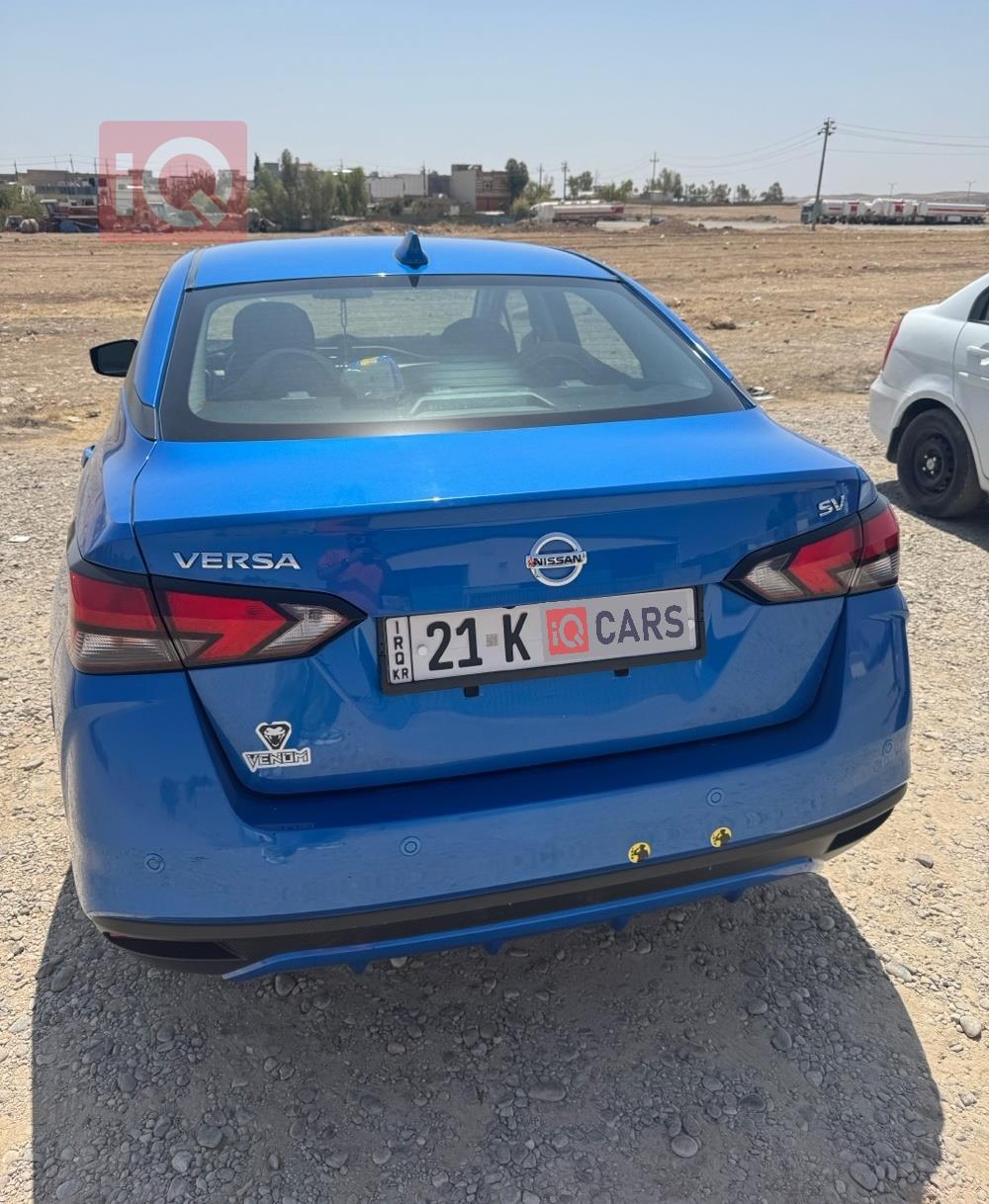 نيسان فيرسا